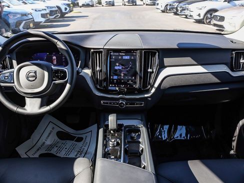 Used 2025 Volvo XC60 B5 Plus image 12