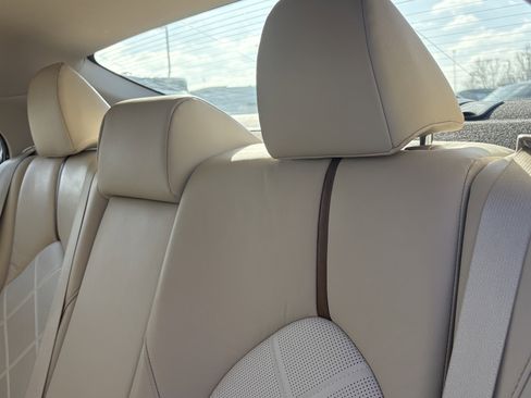 Used 2018 Toyota Camry XLE image 32