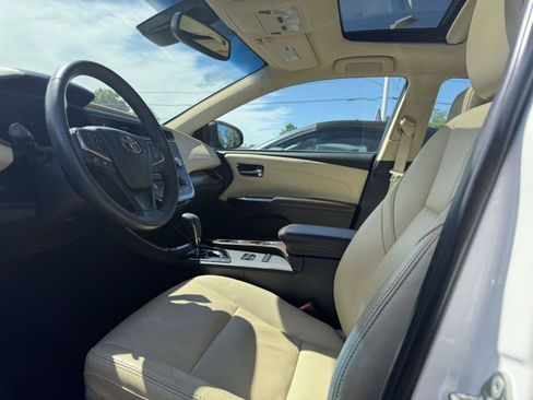 Used 2018 Toyota Avalon XLE Premium w/ All Weather Liner Package FWD image 12