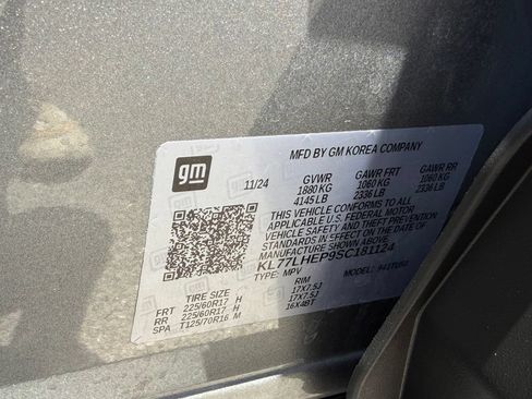 Used 2025 Chevrolet Trax LT FWD image 27