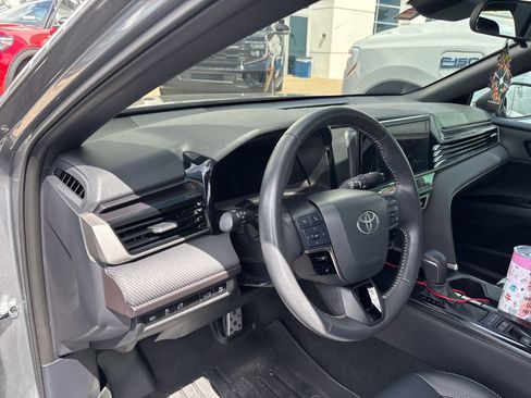 Used 2025 Toyota Camry SE FWD image 6
