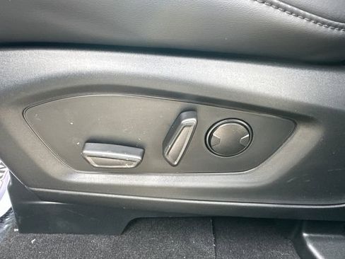 New 2024 Ford Explorer XLT w/ Equipment Group 202A AWD/4WD image 24