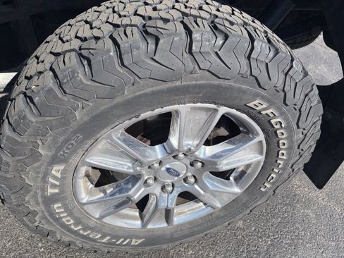 Used 2017 Ford F150 XLT w/ Equipment Group 302A Luxury image 10