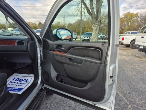 Used 2010 GMC Yukon SLE w/ Convenience Package image 23