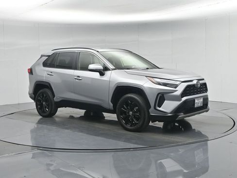 Used 2025 Toyota RAV4 SE AWD/4WD image 25