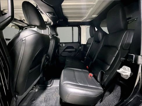 Used 2020 Jeep Wrangler Unlimited Sahara AWD/4WD image 22