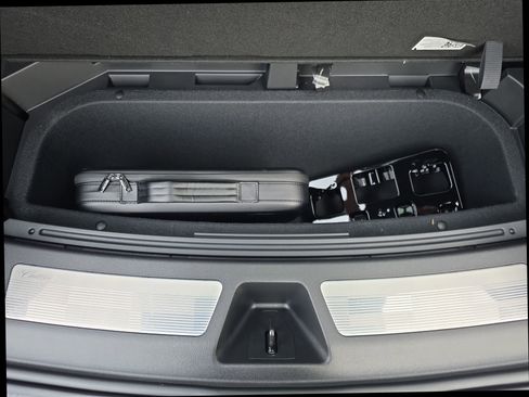 Used 2025 Cadillac Lyriq Sport image 45