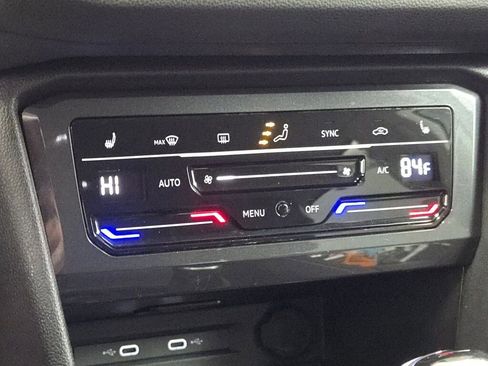 Used 2024 Volkswagen Tiguan Wolfsburg Edition image 30