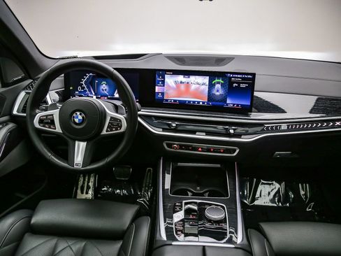 Used 2024 BMW X5 xDrive40i w/ M Sport Package AWD/4WD image 13