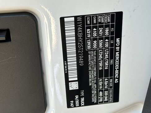 Used 2025 Mercedes-Benz Sprinter 2500 image 28
