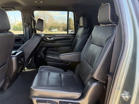 Used 2023 Chevrolet Suburban Premier image 29