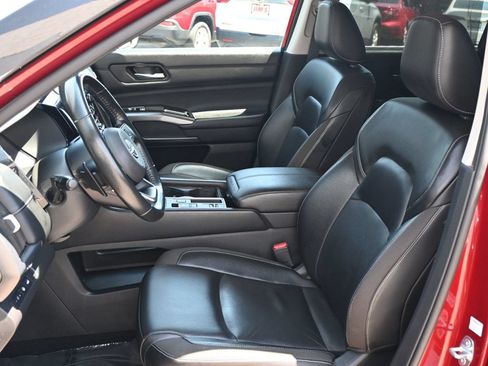 Used 2022 Nissan Pathfinder SL FWD image 15