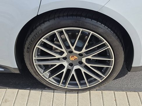 Used 2024 Porsche Panamera w/ Premium Package RWD image 7