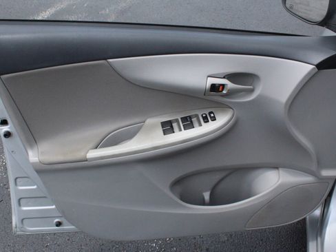 Used 2012 Toyota Corolla LE FWD image 11