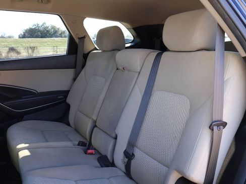 Used 2017 Hyundai Santa Fe SE image 13