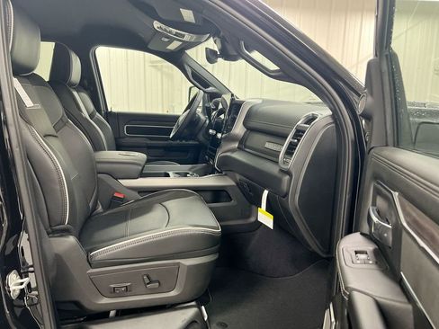 New 2026 RAM 3500 Laramie AWD/4WD image 17