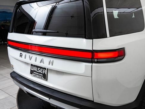 Used 2023 Rivian R1S Adventure image 9