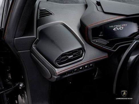 Used 2021 Lamborghini Huracan EVO RWD image 25