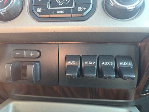 Used 2015 Ford F350 Lariat AWD/4WD image 33