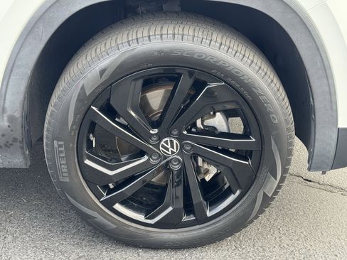 Certified 2022 Volkswagen Atlas SE w/ Panoramic Sunroof Package image 12