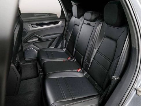 New 2026 Porsche Cayenne GTS AWD/4WD image 13