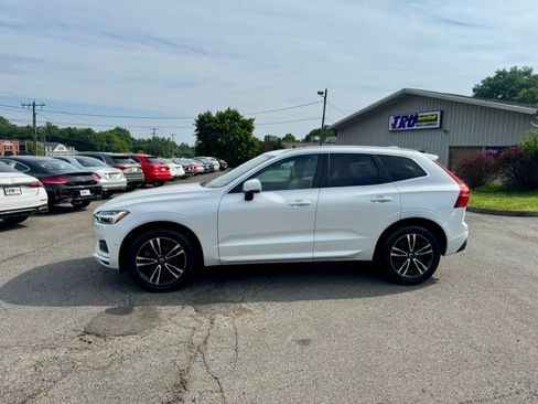 Used 2019 Volvo XC60 T6 Momentum w/ Multimedia Package AWD/4WD image 4