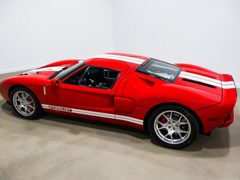 Used 2006 Ford GT RWD image 16
