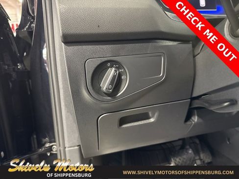Used 2024 Volkswagen Tiguan SE image 15