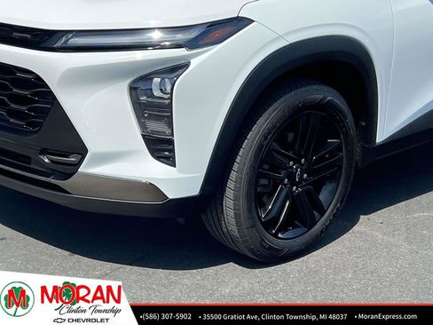 Certified 2024 Chevrolet Trax ACTIV w/ Driver Confidence Package FWD image 8