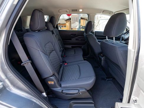 Used 2023 Nissan Pathfinder SV image 30