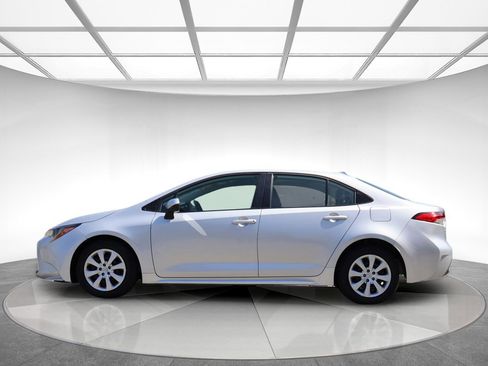 Used 2023 Toyota Corolla LE image 5