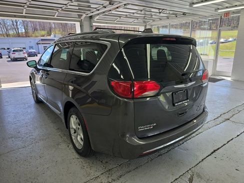 Used 2020 Chrysler Pacifica Limited image 3