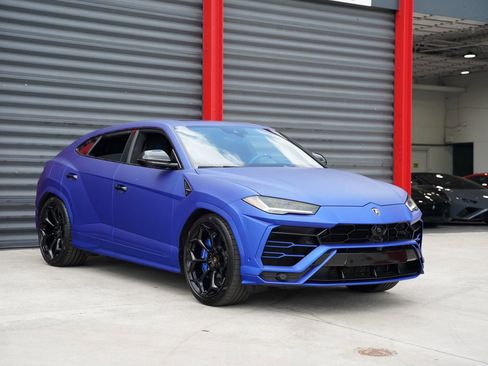 Used 2020 Lamborghini Urus AWD/4WD image 3