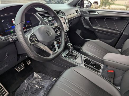 Used 2024 Volkswagen Tiguan SE R-Line image 18