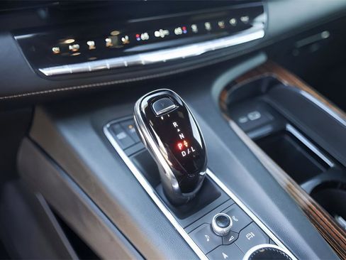 Used 2023 Cadillac Escalade Premium Luxury image 19