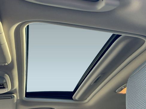 Used 2024 Subaru Crosstrek 2.0i Premium image 15