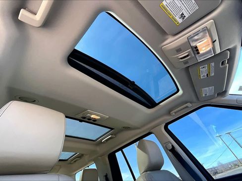 Used 2016 Land Rover LR4 HSE LUX image 14