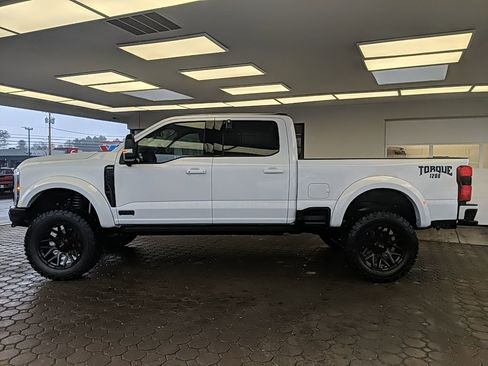 New 2026 Ford F250 Lariat w/ Black Appearance Package image 9