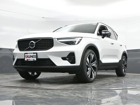 New 2025 Volvo XC40 B5 Plus w/ Protection Package Premier image 42
