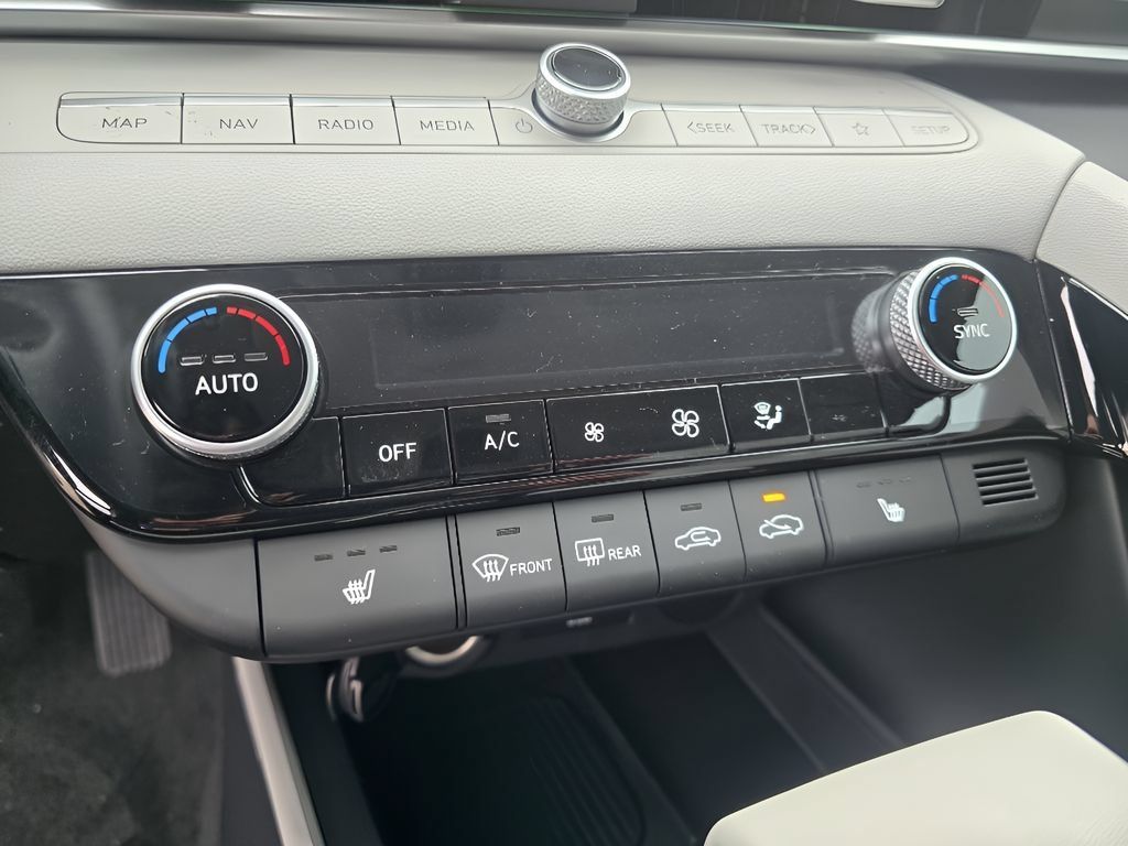 New 2026 Hyundai Elantra Limited FWD image 20