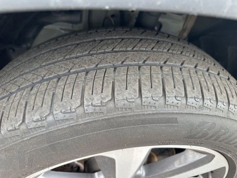 Used 2023 Honda Pilot Touring image 4