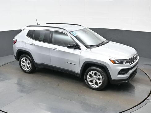 Used 2024 Jeep Compass Latitude image 37