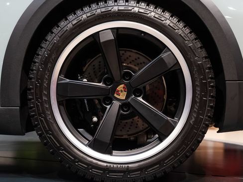 Used 2024 Porsche 911 Dakar AWD/4WD image 13