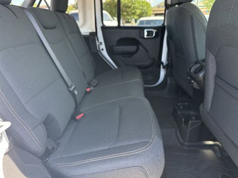Used 2025 Jeep Wrangler Unlimited Sport AWD/4WD image 16