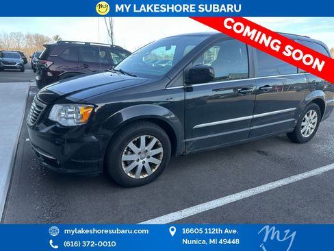 Used 2011 Chrysler Town & Country Touring-L w/ Entertainment Group #2 image 3