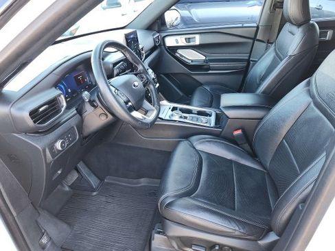 Used 2021 Ford Explorer ST w/ ST Street Pack image 9