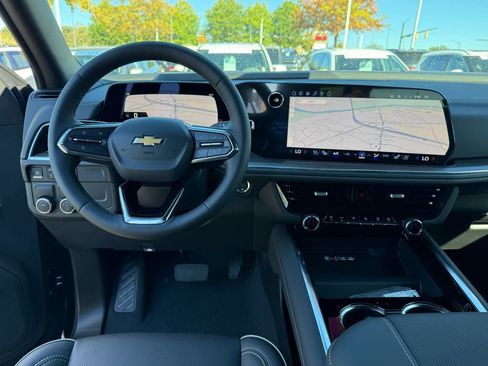 New 2026 Chevrolet Suburban Premier image 31