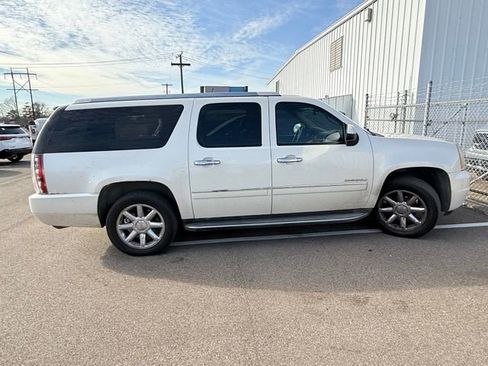 Used 2011 GMC Yukon XL Denali image 9