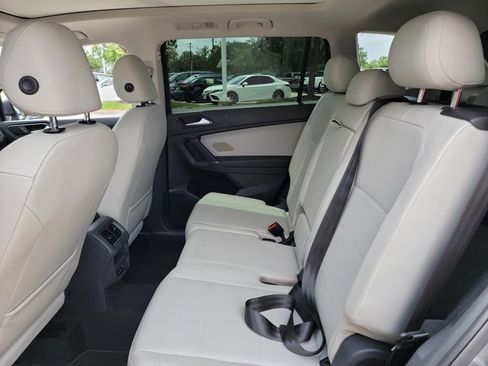 Used 2018 Volkswagen Tiguan SE w/ Panoramic Sunroof Package FWD image 14