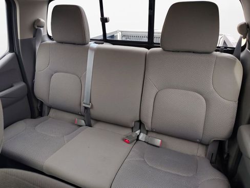 Used 2018 Nissan Frontier SV image 21